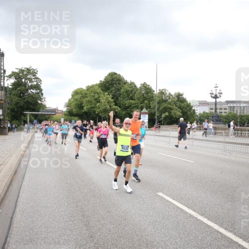 29.06.2025 - hella hamburg halbmarathon Jannik Wohlers http://msf.ph/oto/8340079 29.06.2025 10:55:33 Lombardsbrücke 1909, 2793, 3268, 4265, 4470, 4473, 4836, 4896, 5306, 5994, 6055, 6056, 6113, 6257, 6494, 6594, 7516, 7616, 7969, 8110, 8532, 8533, 9548, 9838, 9861, 9865, 10436, 10438, 10449, 10640, 11903, 11962, 11963, 12267, 13055, 13504, 13627, 14124, 14142, 14221, 14280, 14281, 14492, 15199, 15272, 15763, 15764, 16413, 16651, 16960, 17038, 17039, 17168, 18195, 18329 meine-sportfotos.de