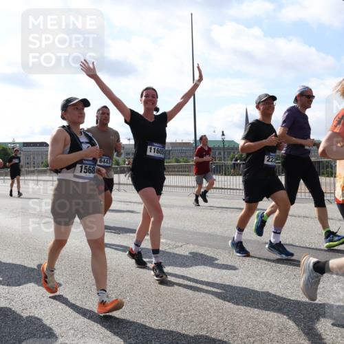 29.06.2025 - hella hamburg halbmarathon Lena Gebhardt http://msf.ph/oto/8340111 29.06.2025 10:00:40 Lombardsbrücke 1074, 2474, 321, 1568, 6443, 11605, 223, 183, 1019, 1180, 1526, 1544, 1568, 1583, 1611, 1681, 2027, 2086, 2236, 2346, 2426, 2474, 2606, 2652, 2730, 2982, 3042, 3059, 3141, 3177, 3319, 3400, 3794, 3861, 3898, 3983, 4419, 4579, 4594, 4616, 4767, 4813, 4940, 4945, 5033, 5418, 5643, 5728, 5870, 6082, 6084, 6104, 6138, 6220, 6260, 6443, 6470, 6714, 6757, 7757, 7759, 7761, 8255, 8326, 8478, 8632, 8923, 9124, 9553, 9555, 9577, 10074, 10271, 10599 meine-sportfotos.de