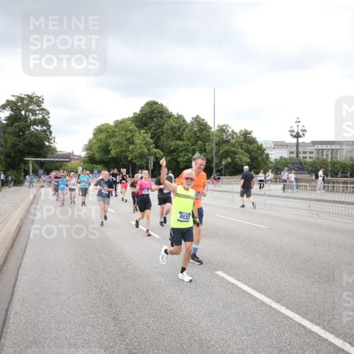 29.06.2025 - hella hamburg halbmarathon Jannik Wohlers http://msf.ph/oto/8340127 29.06.2025 10:55:33 Lombardsbrücke 1909, 2793, 3268, 4265, 4470, 4473, 4836, 4896, 5306, 5994, 6055, 6056, 6113, 6257, 6494, 6594, 7516, 7616, 7969, 8110, 8532, 8533, 9548, 9838, 9861, 9865, 10436, 10438, 10449, 10640, 11903, 11962, 11963, 12267, 13055, 13504, 13627, 14124, 14142, 14221, 14280, 14281, 14492, 15199, 15272, 15763, 15764, 16413, 16651, 16960, 17038, 17039, 17168, 18195, 18329 meine-sportfotos.de