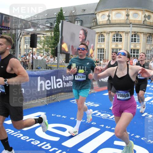 29.06.2025 - hella hamburg halbmarathon Michael Strokosch http://msf.ph/oto/8340130 29.06.2025 10:51:18 Ziel 1461, 1817, 2636, 2718, 4404, 4814, 5600, 6027, 6657, 8316, 8930, 9476, 10480, 10667, 10868, 11512, 11625, 11733, 12016, 13073, 15480, 17530, 18019 meine-sportfotos.de