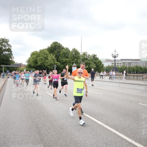 29.06.2025 - hella hamburg halbmarathon Jannik Wohlers http://msf.ph/oto/8340190 29.06.2025 10:55:33 Lombardsbrücke 1909, 2793, 3268, 4265, 4470, 4473, 4836, 4896, 5306, 5994, 6055, 6056, 6113, 6257, 6494, 6594, 7516, 7616, 7969, 8110, 8532, 8533, 9548, 9838, 9861, 9865, 10436, 10438, 10449, 10640, 11903, 11962, 11963, 12267, 13055, 13504, 13627, 14124, 14142, 14221, 14280, 14281, 14492, 15199, 15272, 15763, 15764, 16413, 16651, 16960, 17038, 17039, 17168, 18195, 18329 meine-sportfotos.de
