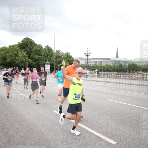 29.06.2025 - hella hamburg halbmarathon Jannik Wohlers http://msf.ph/oto/8340271 29.06.2025 10:55:34 Lombardsbrücke 1909, 2793, 3268, 4265, 4354, 4470, 4473, 4836, 4896, 5306, 5994, 6055, 6056, 6113, 6257, 6494, 6594, 7516, 7616, 7969, 8110, 8305, 8532, 8533, 9548, 9838, 9861, 9865, 10449, 10640, 11903, 11962, 11963, 12267, 13055, 13627, 14124, 14142, 14221, 14280, 14281, 14492, 15199, 15272, 15763, 15764, 16413, 16960, 17038, 17039, 17168, 18195, 18329 meine-sportfotos.de