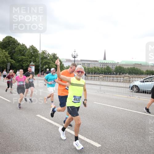 29.06.2025 - hella hamburg halbmarathon Jannik Wohlers http://msf.ph/oto/8340309 29.06.2025 10:55:34 Lombardsbrücke 1909, 2793, 3268, 4265, 4354, 4470, 4473, 4836, 4896, 5306, 5994, 6055, 6056, 6113, 6257, 6494, 6594, 7516, 7616, 7969, 8110, 8305, 8532, 8533, 9548, 9838, 9861, 9865, 10449, 10640, 11903, 11962, 11963, 12267, 13055, 13627, 14124, 14142, 14221, 14280, 14281, 14492, 15199, 15272, 15763, 15764, 16413, 16960, 17038, 17039, 17168, 18195, 18329 meine-sportfotos.de