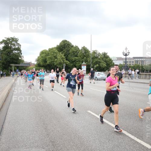 29.06.2025 - hella hamburg halbmarathon Jannik Wohlers http://msf.ph/oto/8340318 29.06.2025 10:55:35 Lombardsbrücke 1909, 2793, 3268, 4265, 4354, 4470, 4473, 4836, 4896, 5306, 5994, 6055, 6056, 6113, 6494, 6594, 7516, 7616, 7969, 8005, 8110, 8305, 8532, 8533, 9838, 9861, 9865, 10449, 10640, 11903, 11962, 11963, 12267, 13055, 13627, 14124, 14142, 14221, 14280, 14281, 14492, 15173, 15199, 15272, 15763, 15764, 16413, 16960, 17038, 17039, 17168, 18195, 18329 meine-sportfotos.de