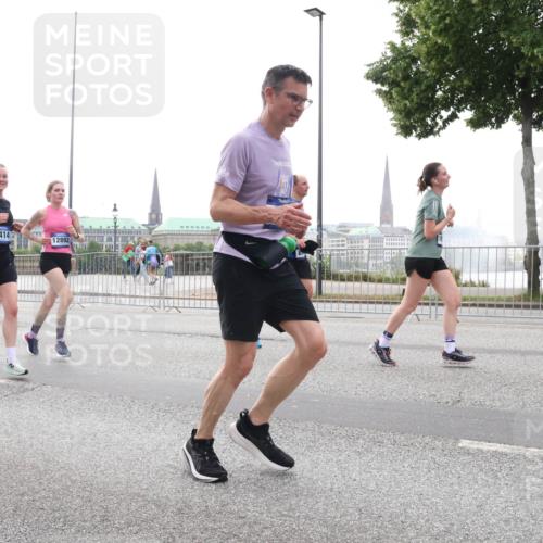 29.06.2025 - hella hamburg halbmarathon Lena Gebhardt http://msf.ph/oto/8340327 29.06.2025 10:38:14 Lombardsbrücke 13442, 4414, 12892, 1196, 1394, 1457, 1578, 1596, 1721, 1742, 1791, 1799, 1901, 1966, 1985, 2113, 2151, 2498, 2786, 3010, 3094, 3095, 3242, 3246, 3286, 3338, 3635, 3636, 3716, 3777, 3841, 3880, 4139, 4155, 4159, 4414, 4883, 4921, 5085, 5089, 5139, 5155, 5300, 5713, 5735, 6199, 6200, 6362, 6697, 6751, 6930, 7117, 7118, 7165, 7244, 7321, 7371, 7552, 7629, 7692, 7696, 7868, 7914, 8985, 9247, 9288, 10159, 10836, 11087, 11543 meine-sportfotos.de