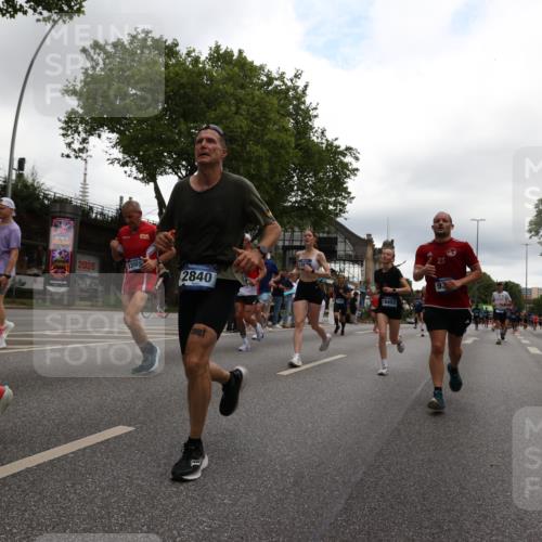 29.06.2025 - hella hamburg halbmarathon Yannick Fuchs http://msf.ph/oto/8340366 29.06.2025 10:52:09 20KM 1319, 1595, 1833, 2488, 2656, 2840, 2907, 3251, 3859, 4319, 4502, 4632, 4708, 4833, 5277, 5341, 5926, 6104, 6138, 6147, 6592, 6595, 7082, 7138, 7189, 7856, 8322, 8585, 9230, 9316, 9485, 10020, 10319, 10788, 11394, 11645, 11846, 12378, 12495, 12585, 12879, 13287, 13512, 13694, 13816, 13880, 14266, 14571, 15197, 15434, 15527, 16189, 16531, 17405, 17415, 17827, 18068, 18180, 18492, 18501, 18587, 18891 meine-sportfotos.de