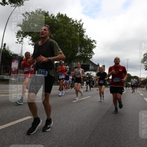 29.06.2025 - hella hamburg halbmarathon Yannick Fuchs http://msf.ph/oto/8340403 29.06.2025 10:52:09 20KM 1319, 1595, 1833, 2488, 2656, 2840, 2907, 3251, 3859, 4319, 4502, 4632, 4708, 4833, 5277, 5341, 5926, 6104, 6138, 6147, 6592, 6595, 7082, 7138, 7189, 7856, 8322, 8585, 9230, 9316, 9485, 10020, 10319, 10788, 11394, 11645, 11846, 12378, 12495, 12585, 12879, 13287, 13512, 13694, 13816, 13880, 14266, 14571, 15197, 15434, 15527, 16189, 16531, 17405, 17415, 17827, 18068, 18180, 18492, 18501, 18587, 18891 meine-sportfotos.de