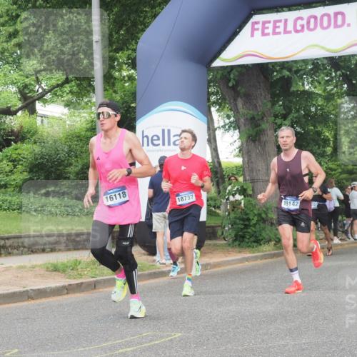 29.06.2025 - hella hamburg halbmarathon KatJ http://msf.ph/oto/8340406 29.06.2025 10:19:06 Zwischen KM18-KM19 1758, 2021, 5328 meine-sportfotos.de