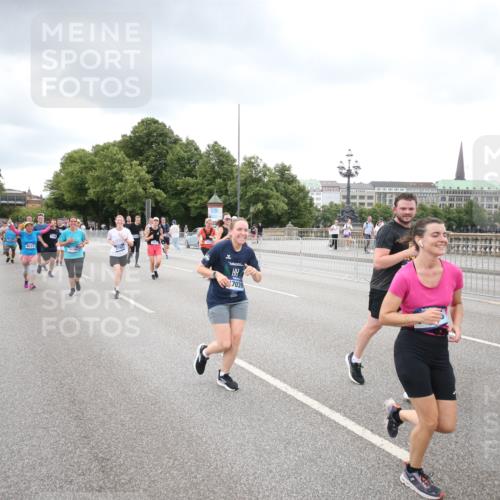 29.06.2025 - hella hamburg halbmarathon Jannik Wohlers http://msf.ph/oto/8340429 29.06.2025 10:55:35 Lombardsbrücke 1909, 2793, 3268, 4265, 4354, 4470, 4473, 4836, 4896, 5306, 5994, 6055, 6056, 6113, 6494, 6594, 7516, 7616, 7969, 8005, 8110, 8305, 8532, 8533, 9838, 9861, 9865, 10449, 10640, 11903, 11962, 11963, 12267, 13055, 13627, 14124, 14142, 14221, 14280, 14281, 14492, 15173, 15199, 15272, 15763, 15764, 16413, 16960, 17038, 17039, 17168, 18195, 18329 meine-sportfotos.de