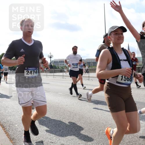 29.06.2025 - hella hamburg halbmarathon Lena Gebhardt http://msf.ph/oto/8340445 29.06.2025 10:00:41 Lombardsbrücke 10740, 6, 2474, 18701, 1583, 1568, 613, 116, 1019, 1180, 1526, 1544, 1568, 1583, 1611, 1681, 2027, 2086, 2236, 2346, 2426, 2474, 2606, 2652, 2730, 2982, 3042, 3059, 3141, 3177, 3319, 3400, 3740, 3794, 3861, 3983, 4419, 4579, 4594, 4616, 4708, 4767, 4813, 4940, 4945, 5033, 5418, 5643, 5728, 5870, 6082, 6084, 6104, 6138, 6147, 6220, 6260, 6443, 6470, 6714, 6757, 7757, 7759, 7761, 8255, 8326, 8478, 8632, 8923, 9124, 9553, 9555, 9577, 10074, 10271, 10599 meine-sportfotos.de