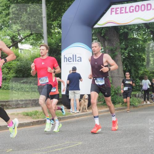 29.06.2025 - hella hamburg halbmarathon KatJ http://msf.ph/oto/8340473 29.06.2025 10:19:06 Zwischen KM18-KM19 1758, 2021, 5328 meine-sportfotos.de