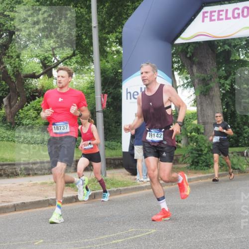 29.06.2025 - hella hamburg halbmarathon KatJ http://msf.ph/oto/8340497 29.06.2025 10:19:06 Zwischen KM18-KM19 1758, 2021, 5328 meine-sportfotos.de