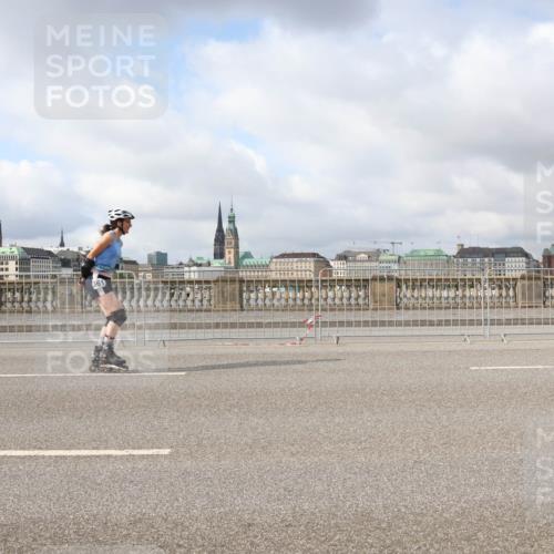 29.06.2025 - hella hamburg halbmarathon Lena Gebhardt http://msf.ph/oto/8340532 29.06.2025 09:09:06 Lombardsbrücke 361 meine-sportfotos.de