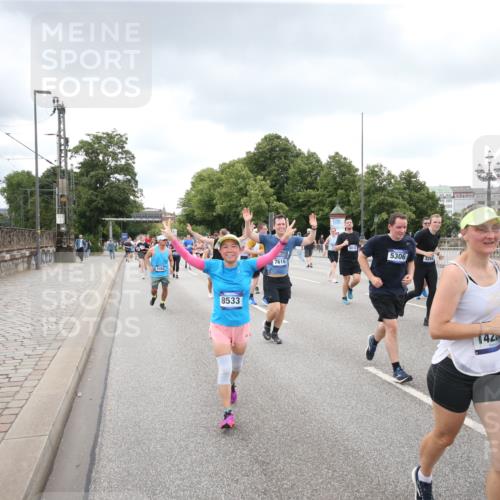 29.06.2025 - hella hamburg halbmarathon Jannik Wohlers http://msf.ph/oto/8340608 29.06.2025 10:55:39 Lombardsbrücke 1738, 1909, 2095, 2793, 3268, 4265, 4354, 4473, 4836, 5306, 5580, 5994, 6055, 6056, 6113, 6494, 6594, 6968, 7516, 7616, 8005, 8305, 8533, 9435, 9606, 9838, 10449, 10640, 10987, 11862, 11863, 12267, 12551, 13055, 13395, 13405, 13627, 14124, 14142, 14221, 14280, 14281, 14492, 15173, 15199, 15272, 15696, 15699, 15763, 15764, 16413, 16960, 17038, 17039, 18195, 18329, 18349, 19228 meine-sportfotos.de