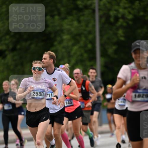 29.06.2025 - hella hamburg halbmarathon Dr. Thomas Lammeyer http://msf.ph/oto/8340622 29.06.2025 10:40:16 Kennedybrücke 1036, 1102, 1183, 1284, 1336, 1717, 2352, 2588, 2827, 3243, 3741, 3990, 4413, 4902, 4937, 5012, 5240, 5531, 6021, 6381, 6845, 6896, 7111, 7275, 7927, 8356, 8947, 10047, 10119, 10336, 10341, 10567, 11010, 11187, 11198 meine-sportfotos.de