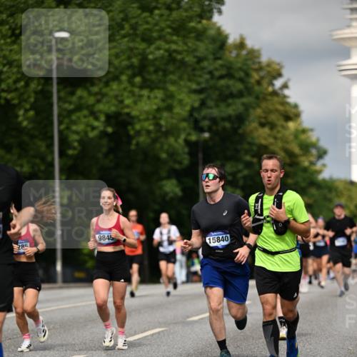 29.06.2025 - hella hamburg halbmarathon Dr. Thomas Lammeyer http://msf.ph/oto/8340631 29.06.2025 10:18:06 Kennedybrücke 1406, 1747, 2990, 3939, 4032, 4962, 5546, 5670, 5719, 6028, 6083, 6089, 7209, 7802, 7840, 7991, 8001, 8147, 8409, 9141, 9845, 9886, 11355 meine-sportfotos.de