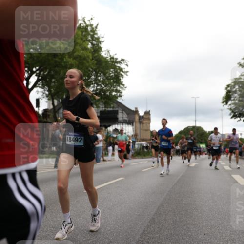 29.06.2025 - hella hamburg halbmarathon Yannick Fuchs http://msf.ph/oto/8340678 29.06.2025 10:52:10 20KM 1319, 1595, 1833, 2250, 2488, 2656, 2840, 2907, 3251, 3859, 4319, 4502, 4632, 4708, 5277, 5341, 5926, 6104, 6138, 6147, 6592, 6595, 7082, 7138, 7189, 7856, 8322, 8585, 9230, 9316, 9485, 10020, 10319, 10788, 11394, 11645, 11846, 12378, 12495, 12585, 12879, 13287, 13512, 13694, 13816, 13880, 14266, 14571, 15197, 15434, 15527, 16189, 16531, 17405, 17415, 17531, 17827, 18068, 18180, 18492, 18501, 18587, 18727, 18891 meine-sportfotos.de