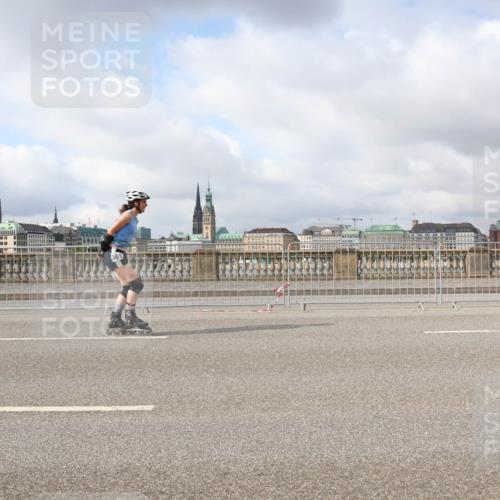 29.06.2025 - hella hamburg halbmarathon Lena Gebhardt http://msf.ph/oto/8340741 29.06.2025 09:09:06 Lombardsbrücke 361 meine-sportfotos.de