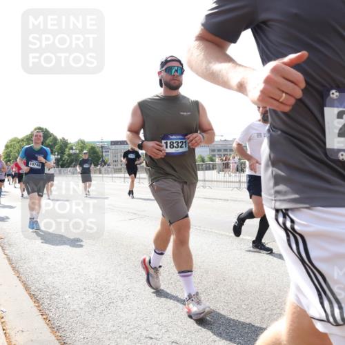 29.06.2025 - hella hamburg halbmarathon Lena Gebhardt http://msf.ph/oto/8340755 29.06.2025 10:00:41 Lombardsbrücke 10746, 247, 2474, 18321, 6138, 1019, 1180, 1526, 1544, 1568, 1583, 1611, 1681, 2027, 2086, 2236, 2346, 2426, 2474, 2606, 2652, 2730, 2982, 3042, 3059, 3141, 3177, 3319, 3400, 3740, 3794, 3861, 3983, 4419, 4579, 4594, 4616, 4708, 4767, 4813, 4940, 4945, 5033, 5418, 5643, 5728, 5870, 6082, 6084, 6104, 6138, 6147, 6220, 6260, 6443, 6470, 6714, 6757, 7757, 7759, 7761, 8255, 8326, 8478, 8632, 8923, 9124, 9553, 9555, 9577, 10074, 10271, 10599 meine-sportfotos.de