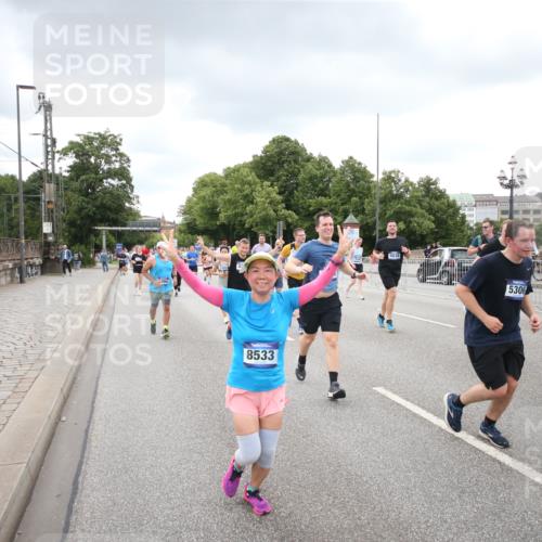 29.06.2025 - hella hamburg halbmarathon Jannik Wohlers http://msf.ph/oto/8340768 29.06.2025 10:55:40 Lombardsbrücke 1738, 1909, 2095, 2793, 3268, 4265, 4354, 4473, 4836, 5306, 5580, 5994, 6055, 6056, 6113, 6494, 6594, 6968, 7025, 7028, 7516, 7616, 8005, 8305, 8533, 9435, 9606, 9838, 10449, 10640, 10987, 11862, 11863, 12267, 12551, 13055, 13395, 13405, 13627, 14124, 14142, 14221, 14280, 14281, 14492, 15103, 15173, 15199, 15272, 15696, 15699, 15763, 15764, 16413, 16960, 17038, 17039, 18195, 18329, 18349, 19228 meine-sportfotos.de