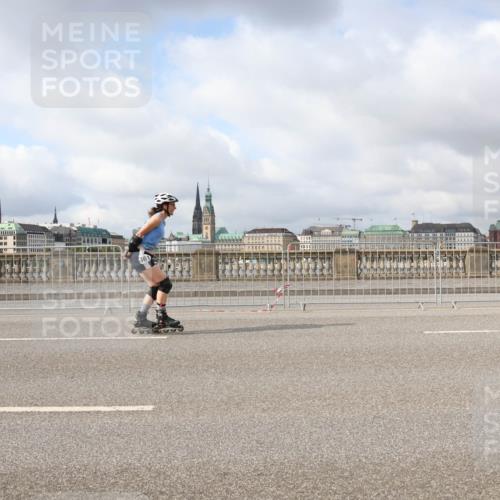 29.06.2025 - hella hamburg halbmarathon Lena Gebhardt http://msf.ph/oto/8340784 29.06.2025 09:09:06 Lombardsbrücke  meine-sportfotos.de