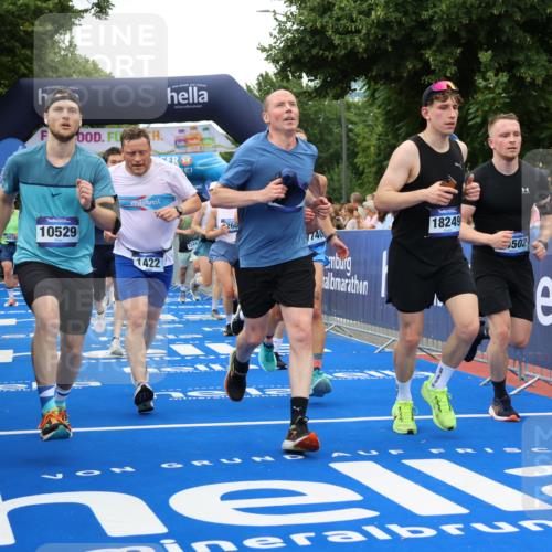 29.06.2025 - hella hamburg halbmarathon Strokosch-Dieckow http://msf.ph/oto/8340828 29.06.2025 10:53:47 Ziel 1422, 1706, 1870, 2082, 2518, 5399, 5607, 6260, 6877, 7177, 7395, 7973, 8285, 8335, 9922, 10529, 10891, 10895, 11588, 11589, 12413, 14026, 14702, 14818, 15441, 15502, 16477, 16538, 17482, 17740, 18249, 18418, 18487, 18514, 18759, 18831, 18915, 19177 meine-sportfotos.de