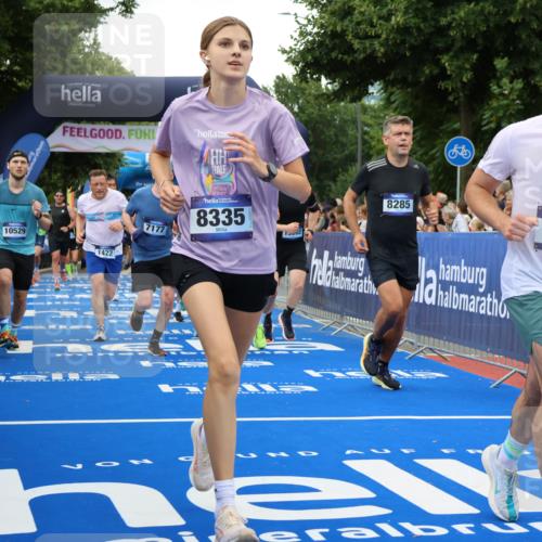 29.06.2025 - hella hamburg halbmarathon Strokosch-Dieckow http://msf.ph/oto/8340901 29.06.2025 10:53:46 Ziel 1422, 1706, 1870, 2058, 2082, 2518, 5399, 5607, 6260, 6877, 7177, 7395, 8285, 8335, 9922, 10529, 10891, 10895, 11588, 11589, 11604, 12413, 14026, 14702, 14818, 15441, 15502, 16092, 16538, 17482, 17740, 18143, 18249, 18418, 18487, 18514, 18759, 18831, 18915, 19177 meine-sportfotos.de