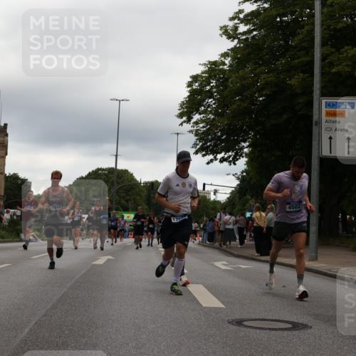 29.06.2025 - hella hamburg halbmarathon Yannick Fuchs http://msf.ph/oto/8340903 29.06.2025 10:52:12 20KM 1319, 1595, 1833, 2250, 2488, 2656, 2840, 2907, 3251, 3859, 4319, 4502, 4550, 4632, 4708, 4767, 5277, 5341, 5675, 5926, 6104, 6138, 6147, 6592, 6595, 7082, 7138, 7189, 7856, 8322, 8585, 9230, 9316, 10020, 10319, 10703, 10788, 11394, 11645, 11846, 12378, 12495, 12585, 12879, 13287, 13512, 13694, 13816, 13880, 14266, 14571, 15197, 15434, 15527, 16189, 16531, 17405, 17415, 17531, 17827, 18068, 18180, 18492, 18501, 18587, 18727 meine-sportfotos.de