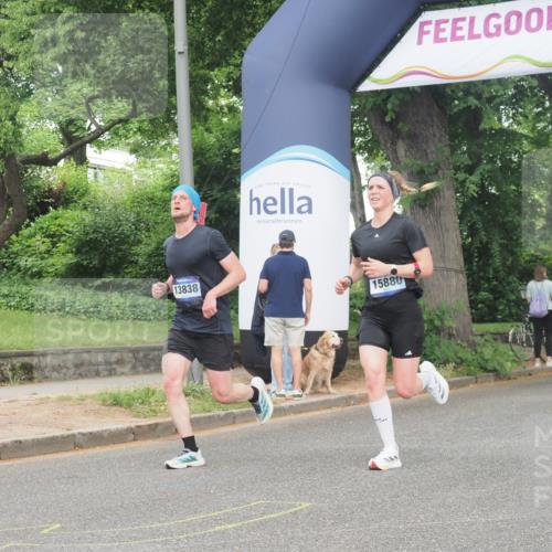 29.06.2025 - hella hamburg halbmarathon KatJ http://msf.ph/oto/8340905 29.06.2025 10:19:10 Zwischen KM18-KM19 2021, 2180, 5328 meine-sportfotos.de