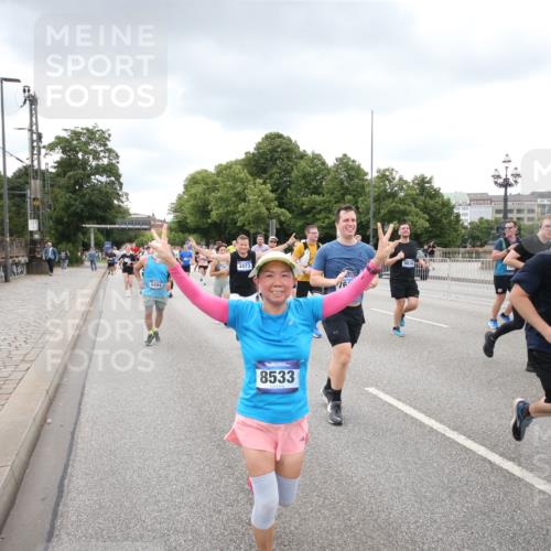29.06.2025 - hella hamburg halbmarathon Jannik Wohlers http://msf.ph/oto/8340914 29.06.2025 10:55:40 Lombardsbrücke 1738, 1909, 2095, 2793, 3268, 4265, 4354, 4473, 4836, 5306, 5580, 5994, 6055, 6056, 6113, 6494, 6594, 6968, 7025, 7028, 7516, 7616, 8005, 8305, 8533, 9435, 9606, 9838, 10449, 10640, 10987, 11862, 11863, 12267, 12551, 13055, 13395, 13405, 13627, 14124, 14142, 14221, 14280, 14281, 14492, 15103, 15173, 15199, 15272, 15696, 15699, 15763, 15764, 16413, 16960, 17038, 17039, 18195, 18329, 18349, 19228 meine-sportfotos.de