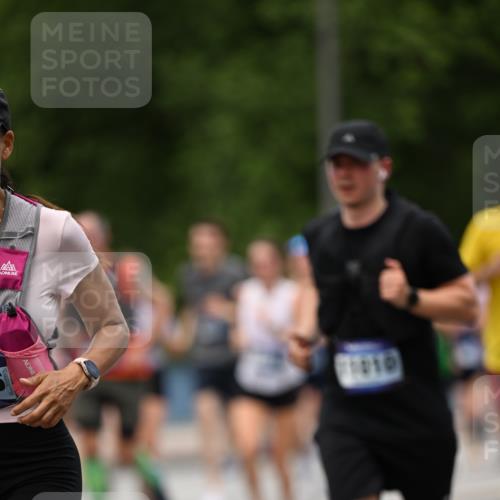 29.06.2025 - hella hamburg halbmarathon Dr. Thomas Lammeyer http://msf.ph/oto/8340941 29.06.2025 10:40:18 Kennedybrücke 1036, 1102, 1183, 1284, 1336, 1717, 2352, 2588, 2827, 3243, 3741, 3990, 4413, 4902, 4937, 5012, 5240, 5531, 6021, 6381, 6845, 6896, 7111, 7275, 7927, 8356, 8947, 10047, 10119, 10336, 10341, 10567, 11010, 11187, 11198 meine-sportfotos.de