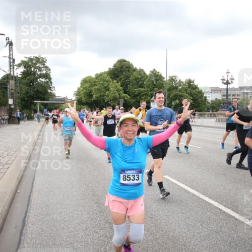 29.06.2025 - hella hamburg halbmarathon Jannik Wohlers http://msf.ph/oto/8340964 29.06.2025 10:55:40 Lombardsbrücke 1738, 1909, 2095, 2793, 3268, 4265, 4354, 4473, 4836, 5306, 5580, 5994, 6055, 6056, 6113, 6494, 6594, 6968, 7025, 7028, 7516, 7616, 8005, 8305, 8533, 9435, 9606, 9838, 10449, 10640, 10987, 11862, 11863, 12267, 12551, 13055, 13395, 13405, 13627, 14124, 14142, 14221, 14280, 14281, 14492, 15103, 15173, 15199, 15272, 15696, 15699, 15763, 15764, 16413, 16960, 17038, 17039, 18195, 18329, 18349, 19228 meine-sportfotos.de