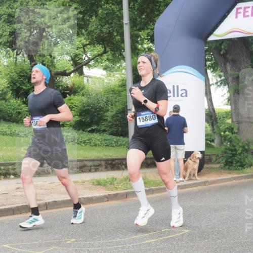 29.06.2025 - hella hamburg halbmarathon KatJ http://msf.ph/oto/8340995 29.06.2025 10:19:11 Zwischen KM18-KM19 2021, 2180 meine-sportfotos.de
