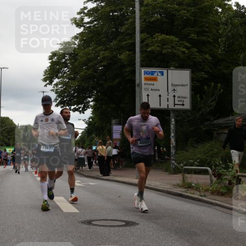 29.06.2025 - hella hamburg halbmarathon Yannick Fuchs http://msf.ph/oto/8341002 29.06.2025 10:52:12 20KM 1319, 1595, 1833, 2250, 2488, 2656, 2840, 2907, 3251, 3859, 4319, 4502, 4550, 4632, 4708, 4767, 5277, 5341, 5675, 5926, 6104, 6138, 6147, 6592, 6595, 7082, 7138, 7189, 7856, 8322, 8585, 9230, 9316, 10020, 10319, 10703, 10788, 11394, 11645, 11846, 12378, 12495, 12585, 12879, 13287, 13512, 13694, 13816, 13880, 14266, 14571, 15197, 15434, 15527, 16189, 16531, 17405, 17415, 17531, 17827, 18068, 18180, 18492, 18501, 18587, 18727 meine-sportfotos.de
