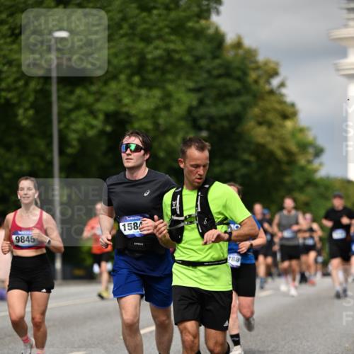 29.06.2025 - hella hamburg halbmarathon Dr. Thomas Lammeyer http://msf.ph/oto/8341069 29.06.2025 10:18:07 Kennedybrücke 1406, 1747, 2990, 3154, 3939, 4962, 5546, 5670, 5719, 6028, 6083, 6089, 7209, 7802, 7840, 7991, 8001, 8147, 8409, 9141, 9845, 9886, 11355 meine-sportfotos.de