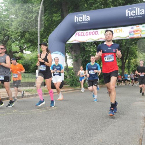29.06.2025 - hella hamburg halbmarathon KatJ http://msf.ph/oto/8341112 29.06.2025 10:48:34 Zwischen KM18-KM19 1135, 1138, 2447, 6391, 6414, 6415, 8068, 8364 meine-sportfotos.de