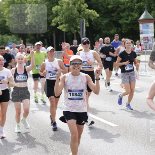 29.06.2025 - hella hamburg halbmarathon Jannik Wohlers http://msf.ph/oto/8341119 29.06.2025 10:41:57 Lombardsbrücke 1150, 1360, 1624, 1929, 1957, 2069, 2134, 3605, 4353, 4885, 4891, 4892, 5403, 5419, 5810, 6828, 6917, 7040, 7260, 7357, 7557, 7666, 8014, 8459, 8525, 8526, 8712, 8816, 9370, 9980, 10532, 10734, 10842, 10872, 10899, 11074, 11075, 11463, 11464, 11468, 11550, 11677, 12403, 12684, 12854, 12903, 12904, 13205, 13250, 13406, 13456, 13952, 13953, 14108, 14328, 14405, 14426, 14468, 14585, 15004, 15155, 15912, 16215, 16352 meine-sportfotos.de