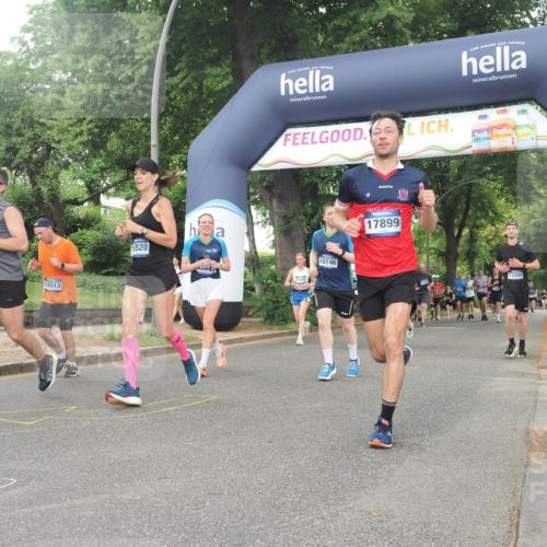 29.06.2025 - hella hamburg halbmarathon KatJ http://msf.ph/oto/8341122 29.06.2025 10:48:34 Zwischen KM18-KM19 1135, 1138, 2447, 6391, 6414, 6415, 8068, 8364 meine-sportfotos.de