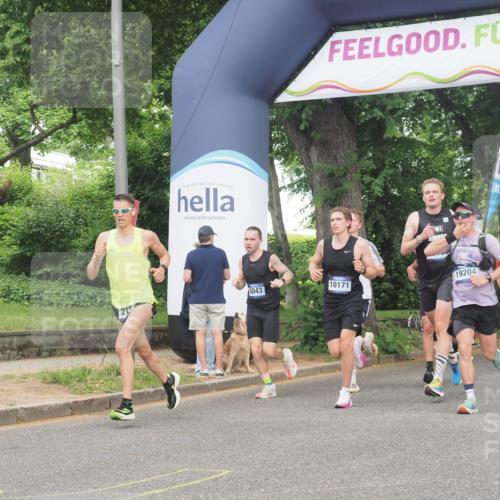 29.06.2025 - hella hamburg halbmarathon KatJ http://msf.ph/oto/8341129 29.06.2025 10:19:13 Zwischen KM18-KM19 2021, 2180, 6781 meine-sportfotos.de