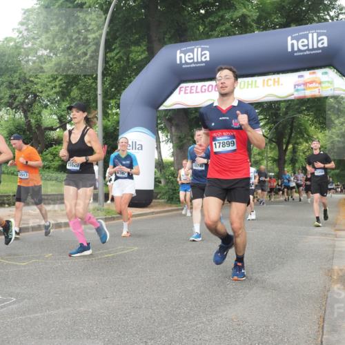 29.06.2025 - hella hamburg halbmarathon KatJ http://msf.ph/oto/8341134 29.06.2025 10:48:34 Zwischen KM18-KM19 1135, 1138, 2447, 6391, 6414, 6415, 8068, 8364 meine-sportfotos.de
