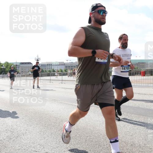 29.06.2025 - hella hamburg halbmarathon Lena Gebhardt http://msf.ph/oto/8341149 29.06.2025 10:00:42 Lombardsbrücke 1623, 746, 18701, 1019, 1180, 1526, 1544, 1568, 1583, 1611, 1681, 2027, 2086, 2236, 2346, 2426, 2474, 2606, 2652, 2730, 2982, 3042, 3059, 3141, 3177, 3319, 3400, 3740, 3794, 3861, 3983, 4419, 4579, 4594, 4616, 4708, 4767, 4813, 4940, 4945, 5033, 5418, 5643, 5728, 5870, 6082, 6084, 6104, 6138, 6147, 6220, 6260, 6443, 6470, 6714, 6757, 7757, 7759, 7761, 8255, 8326, 8478, 8632, 8923, 9124, 9553, 9555, 9577, 10074, 10271, 10599 meine-sportfotos.de