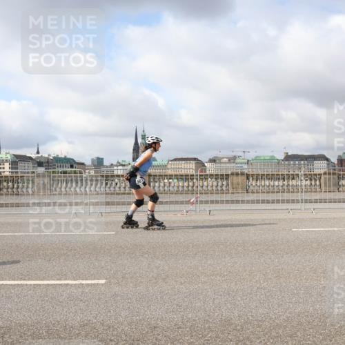 29.06.2025 - hella hamburg halbmarathon Lena Gebhardt http://msf.ph/oto/8341157 29.06.2025 09:09:06 Lombardsbrücke  meine-sportfotos.de