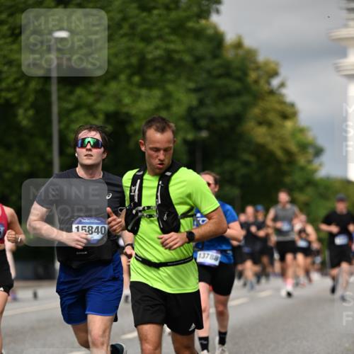 29.06.2025 - hella hamburg halbmarathon Dr. Thomas Lammeyer http://msf.ph/oto/8341163 29.06.2025 10:18:08 Kennedybrücke 1406, 1747, 2990, 3154, 3728, 3756, 3939, 4962, 5546, 5670, 5719, 6028, 6083, 6089, 7209, 7802, 7840, 7991, 8001, 8147, 8409, 9141, 9845, 11355 meine-sportfotos.de