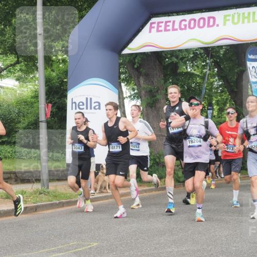 29.06.2025 - hella hamburg halbmarathon KatJ http://msf.ph/oto/8341183 29.06.2025 10:19:14 Zwischen KM18-KM19 2180, 3043, 6781, 7231 meine-sportfotos.de