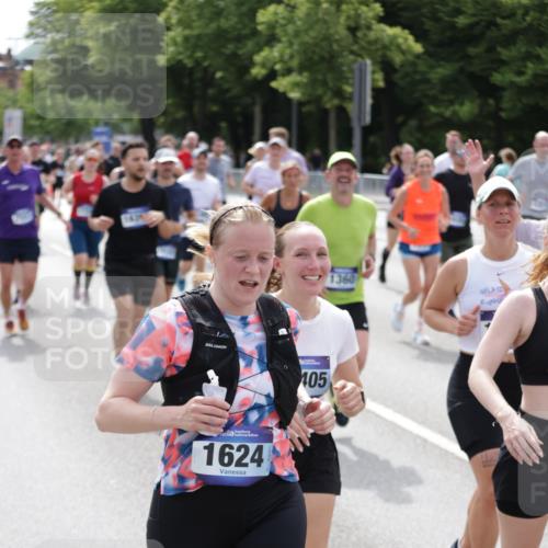 29.06.2025 - hella hamburg halbmarathon Jannik Wohlers http://msf.ph/oto/8341189 29.06.2025 10:41:58 Lombardsbrücke 1150, 1360, 1624, 1929, 1957, 2069, 2134, 3605, 4353, 4885, 4891, 4892, 5403, 5419, 5810, 6828, 6917, 7040, 7260, 7357, 7557, 7666, 8014, 8459, 8525, 8526, 8712, 8816, 9370, 9980, 10532, 10734, 10842, 10872, 10899, 11074, 11075, 11463, 11464, 11468, 11550, 11677, 12403, 12684, 12854, 12903, 12904, 13205, 13250, 13406, 13456, 13952, 13953, 14042, 14108, 14328, 14405, 14426, 14468, 14585, 14769, 15004, 15155, 15912, 16215, 16352 meine-sportfotos.de