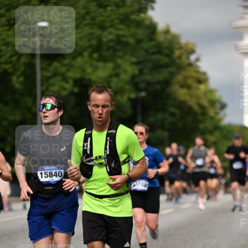 29.06.2025 - hella hamburg halbmarathon Dr. Thomas Lammeyer http://msf.ph/oto/8341201 29.06.2025 10:18:08 Kennedybrücke 1406, 1747, 2990, 3154, 3728, 3756, 3939, 4962, 5546, 5670, 5719, 6028, 6083, 6089, 7209, 7802, 7840, 7991, 8001, 8147, 8409, 9141, 9845, 11355 meine-sportfotos.de