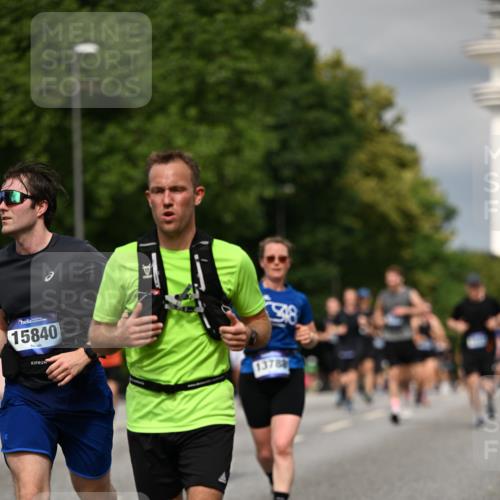 29.06.2025 - hella hamburg halbmarathon Dr. Thomas Lammeyer http://msf.ph/oto/8341260 29.06.2025 10:18:08 Kennedybrücke 1406, 1747, 2990, 3154, 3728, 3756, 3939, 4962, 5546, 5670, 5719, 6028, 6083, 6089, 7209, 7802, 7840, 7991, 8001, 8147, 8409, 9141, 9845, 11355 meine-sportfotos.de