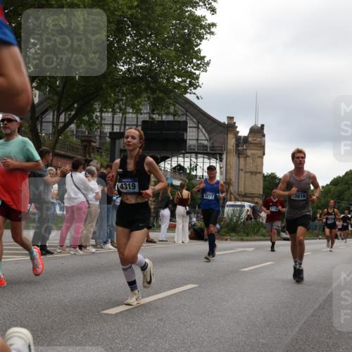 29.06.2025 - hella hamburg halbmarathon Yannick Fuchs http://msf.ph/oto/8341289 29.06.2025 10:52:12 20KM 1319, 1595, 1833, 2250, 2488, 2656, 2840, 2907, 3251, 3859, 4319, 4502, 4550, 4632, 4708, 4767, 5277, 5341, 5675, 5926, 6104, 6138, 6147, 6592, 6595, 7082, 7138, 7189, 7856, 8322, 8585, 9230, 9316, 10020, 10319, 10703, 10788, 11394, 11645, 11846, 12378, 12495, 12585, 12879, 13287, 13512, 13694, 13816, 13880, 14266, 14571, 15197, 15434, 15527, 16189, 16531, 17405, 17415, 17531, 17827, 18068, 18180, 18492, 18501, 18587, 18727 meine-sportfotos.de