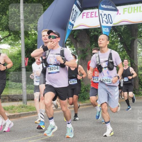 29.06.2025 - hella hamburg halbmarathon KatJ http://msf.ph/oto/8341292 29.06.2025 10:19:14 Zwischen KM18-KM19 2180, 3043, 6781, 7231 meine-sportfotos.de