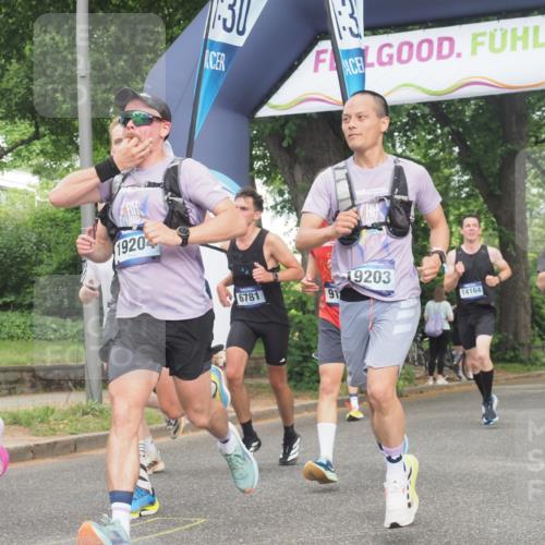 29.06.2025 - hella hamburg halbmarathon KatJ http://msf.ph/oto/8341306 29.06.2025 10:19:15 Zwischen KM18-KM19 2180, 3043, 6781, 7231 meine-sportfotos.de